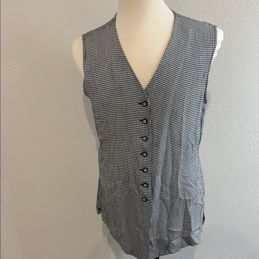 Kathie Lee Collection Black and White Fitted Sleeveless Top